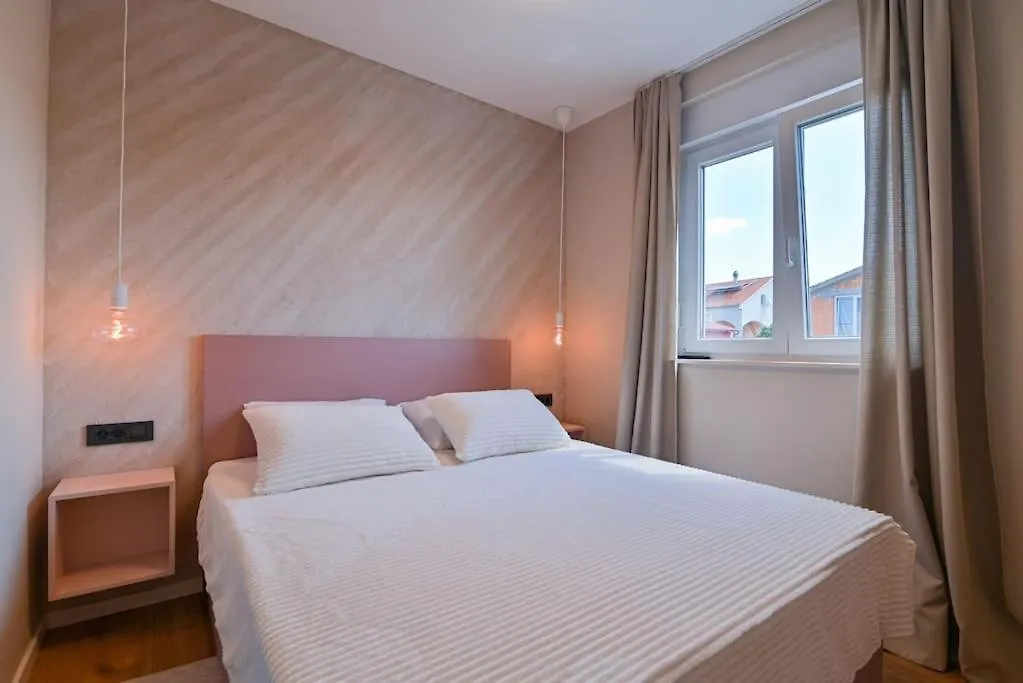 Noir Design Apartment Trogir 0*,