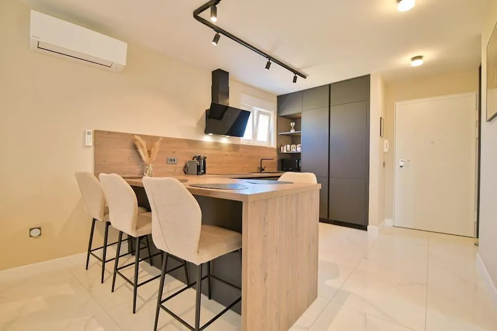 Noir Design Apartment Trogir