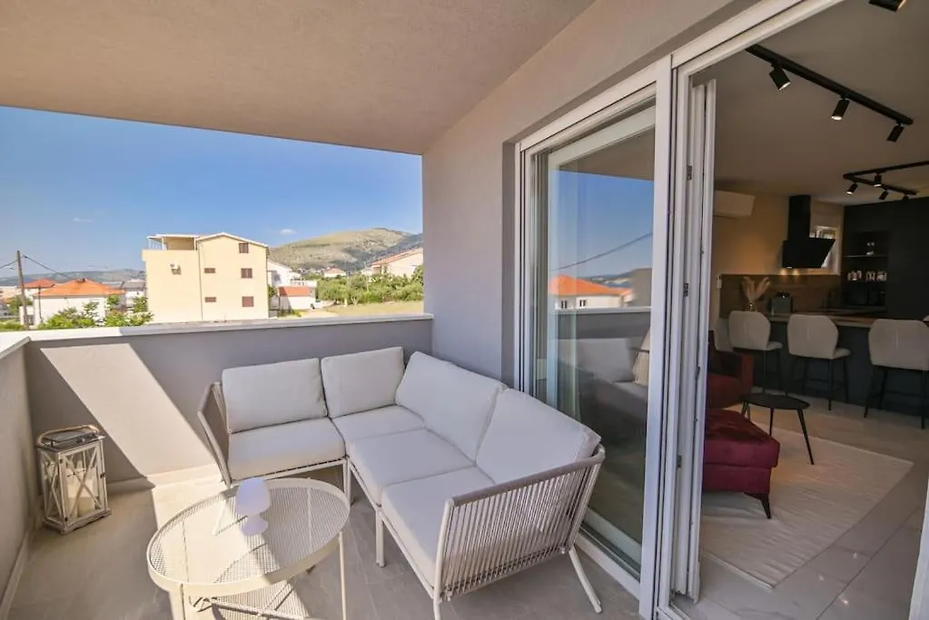 Noir Design Apartment Trogir