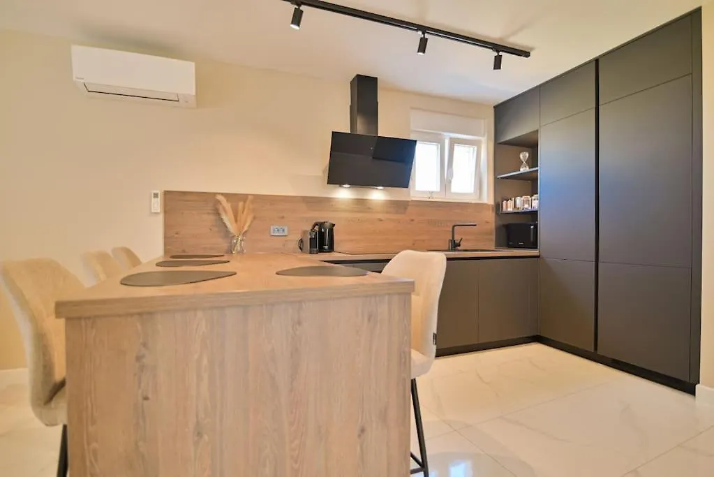 Noir Design Apartment Trogir
