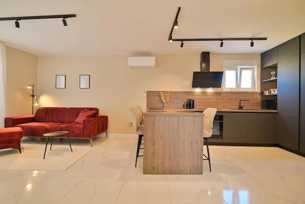 Noir Design Apartment Trogir